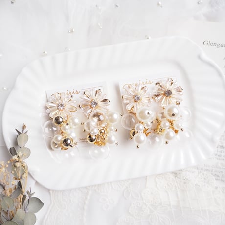 *white flower × glass ball ピアス/イヤリング*