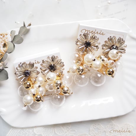 *Gray flower × glass ball ピアス/イヤリング*