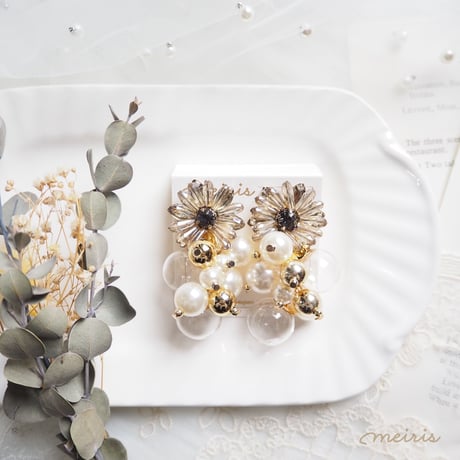 *Gray flower × glass ball ピアス/イヤリング*