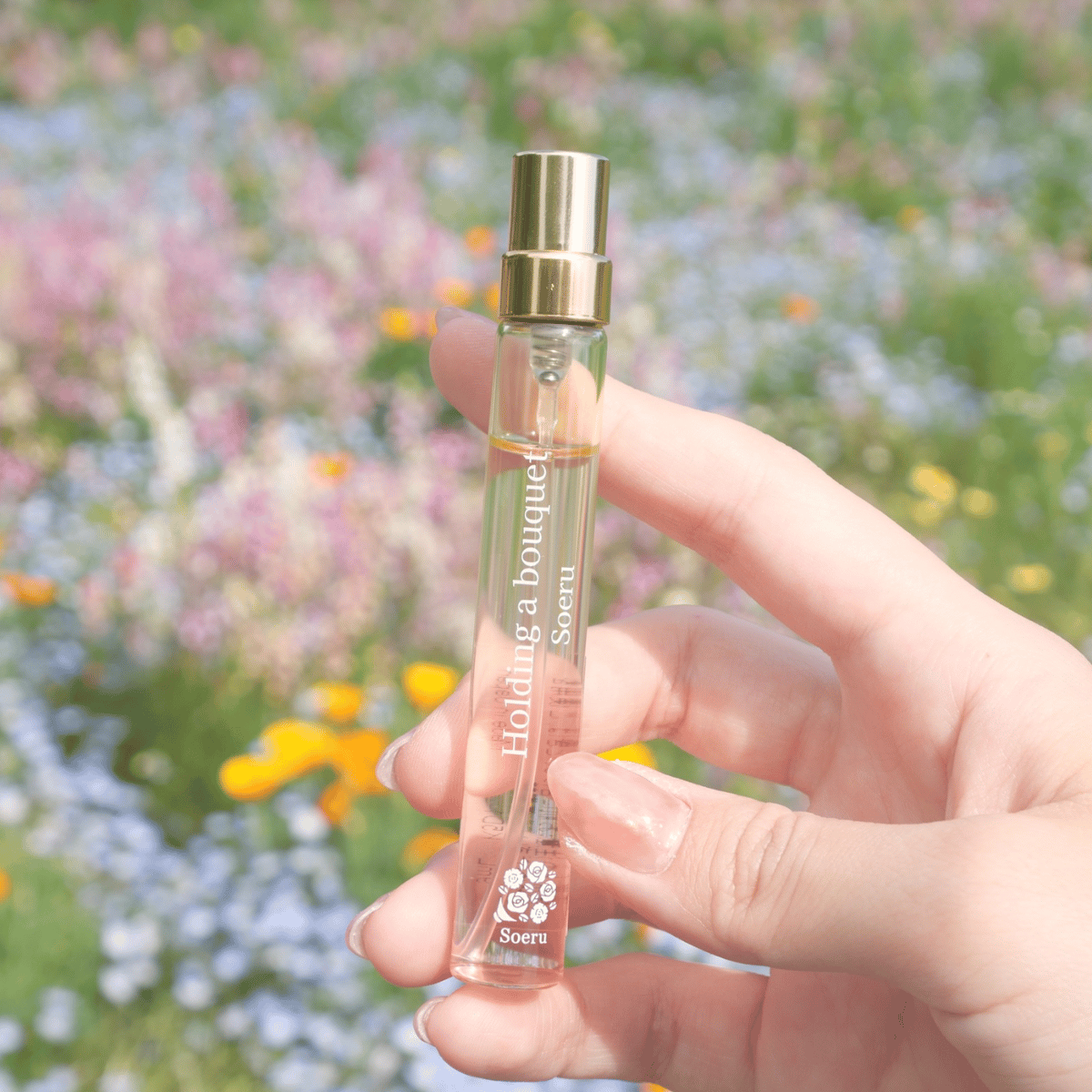 お花屋さんの香り「Holding a bouquet」（香水9ml） | Soeru 手のひら