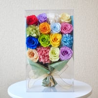 幸せを贈るダズンローズのおもてなし花束『虹』（Lサイズ）