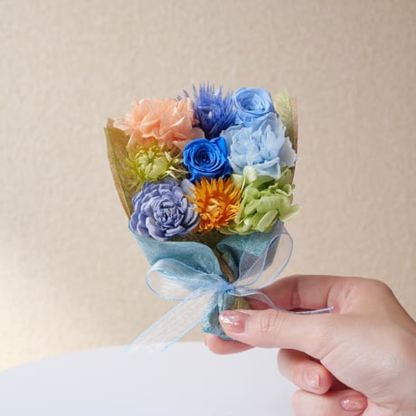 くつろぎを贈るおもてなし花束『空』（XSサイズ）