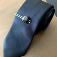 海洋プラスチックのネクタイピン【ブラウン】