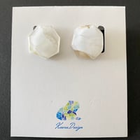海洋プラスチックのピアス【ホワイト】