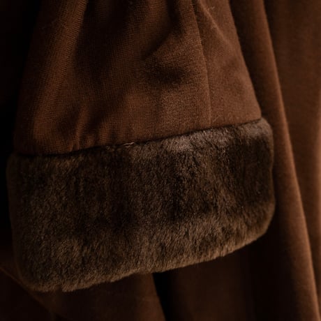 "MODA JACQUELINE"  Faux fur trim poncho coat "made in France"【Polaroid】