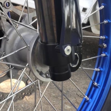 YZ125/250用フロントサスペンション　CNC削り出しオリジナルアクスルブラケット