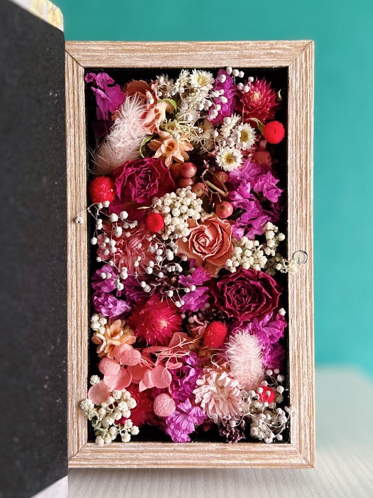 ドライ&プリザーブドフラワーのBoxed Flowers《明るめトーン