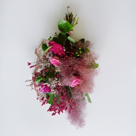 ミモザとデルフィニウムのスワッグ ミモザとデルフィニウムのスワッグ スワッグ 花工房 champ de