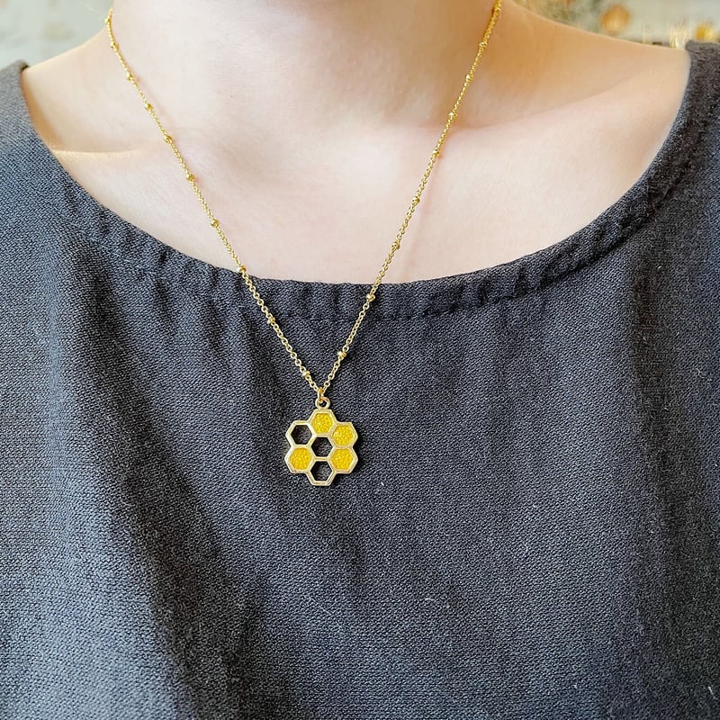 蜂蜜付き蜂の巣ネックレス | Chou chou Online Shop