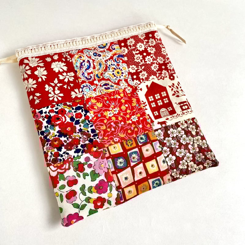 はぎれを愛でる しかくいパッチワーク巾着 レッド系 | morinomori h.w