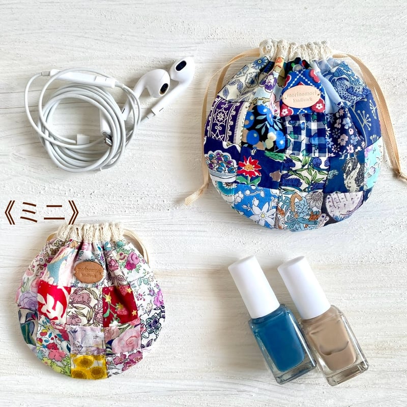 ゆゆ。パッチワークの巾着袋　（ネイビー系) ゆゆ様専用。パッチワークの巾着袋 （ネイビー系)