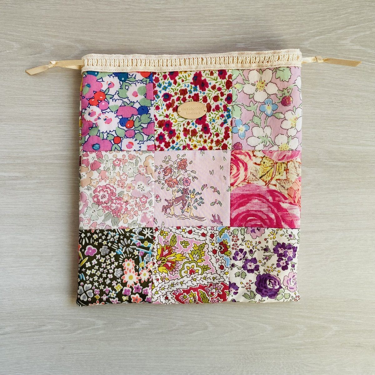 ✮614 リバティ　エリジアン・スモック　3色使用　ハギレパッチワーク　ミニ巾着 ✮614 リバティ エリジアン・スモック 3色使用 ハギレパッチ