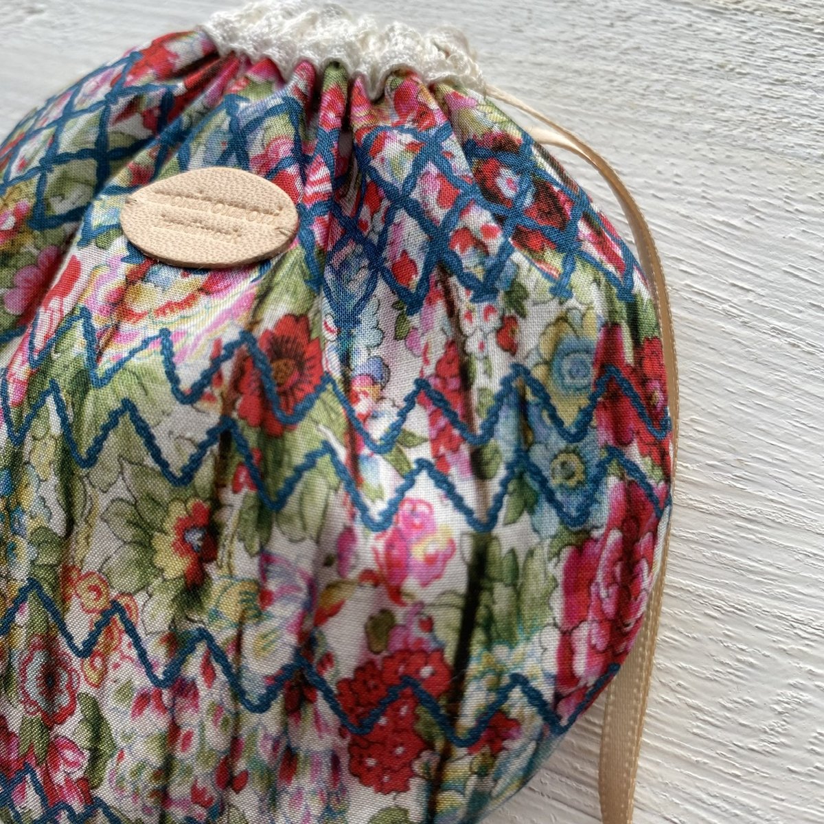 ✮614 リバティ　エリジアン・スモック　3色使用　ハギレパッチワーク　ミニ巾着 巾着〈Elysian Smock〉 | morinomori h.w ✮614 リバティ エリジアン