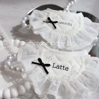 monotone daisy bib