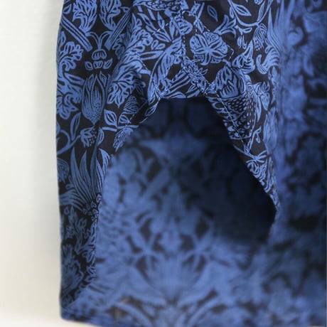 LIBERTY FABRICS　NO.41 リバティプリント ドレスシャツ リバティシャツ  ＜Strawberry Meadow/ストロベリーメドウ＞【ネイビーブルー】