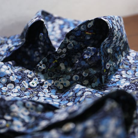 LIBERTY FABRICS　NO.30 リバティプリント  ドレスシャツ リバティシャツ  ＜ Wiltshire / ウィルトシャー ＞