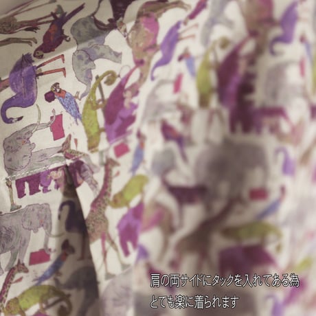 LIBERTY FABRICS　NO.06 リバティプリント リバティシャツ  ドレスシャツ　＜ Cue for the Zoo / キュー・フォー・ザ・ズー＞