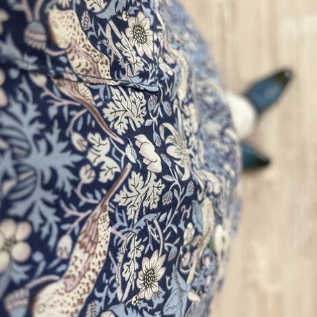 LIBERTY FABRICS　NO.17 リバティプリント  ドレスシャツ リバティシャツ  ＜ Strawberry thief / ストロベリーシーフ ＞