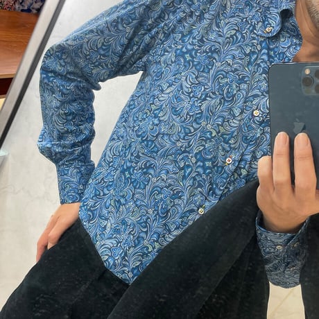 LIBERTY FABRICS　NO.26 リバティプリント  ドレスシャツ リバティシャツ  ＜Hendrix / ヘンドリックス ＞【ブルー】