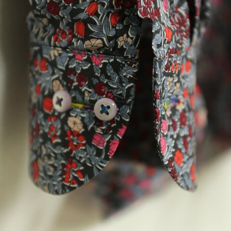 LIBERTY FABRICS　NO.25 リバティプリント  ドレスシャツ リバティシャツ  ＜ Alicia Bell / アリシア・ベル＞