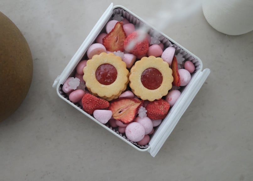 2026母の日限定🌷akasand×いちご菓子缶 | いちご大福と茶菓のお店 あか