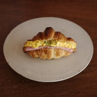 ハムとたまごのクロワッサンサンド