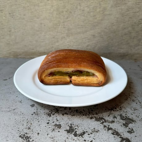 パンスイス・ピスタチオとイチゴ
