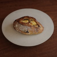 クランベリーとレーズンとクリームチーズのカンパーニュ
