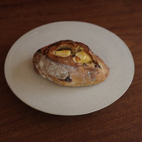 クランベリーとレーズンとクリームチーズのカンパーニュ