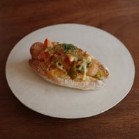 フランクフルトとパプリカのホットドッグ