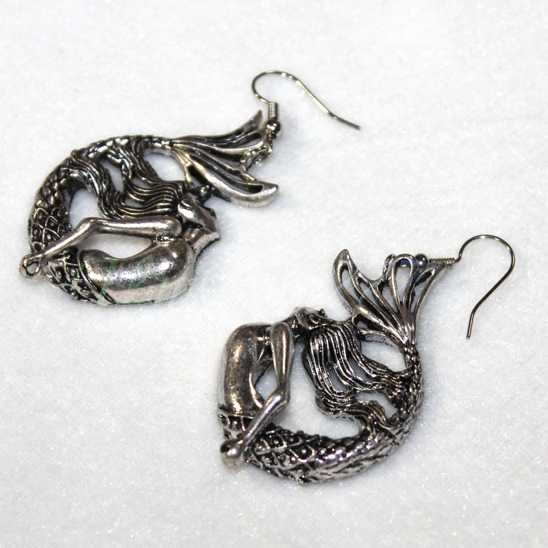 【1198】人魚と波模様の小さめピアス／イヤリング 1198】人魚と波模様の小さめピアス／イヤリング 1198】人魚と波模様の