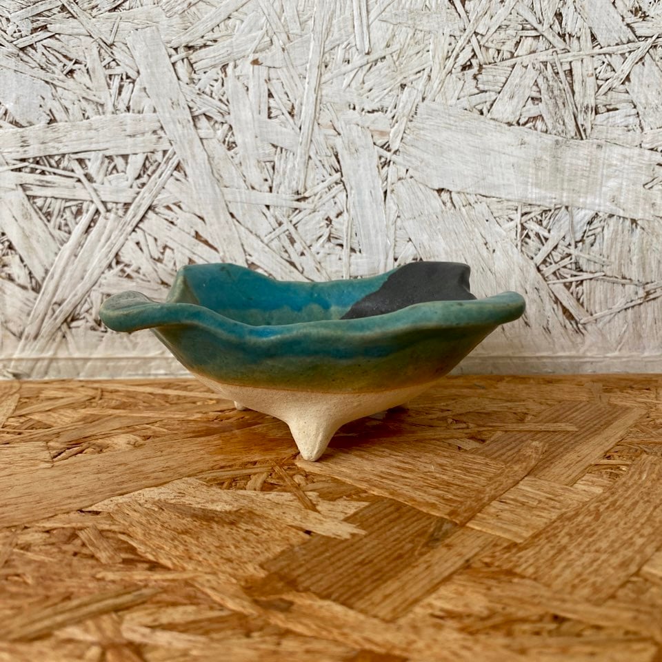 沖縄　やちむん　ペルシャブルー角皿 やちむん 民藝 読谷山焼 北窯 與那原正守 8寸V皿 中皿 ペルシャ