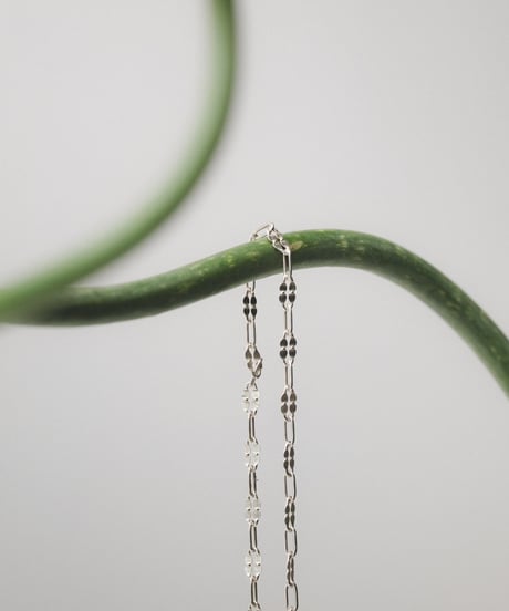 Petal chain bracelet