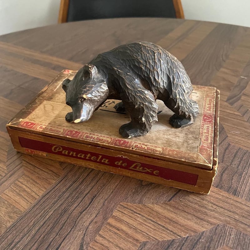 ネイティブアメリカンの手彫りの熊 | 冥王星