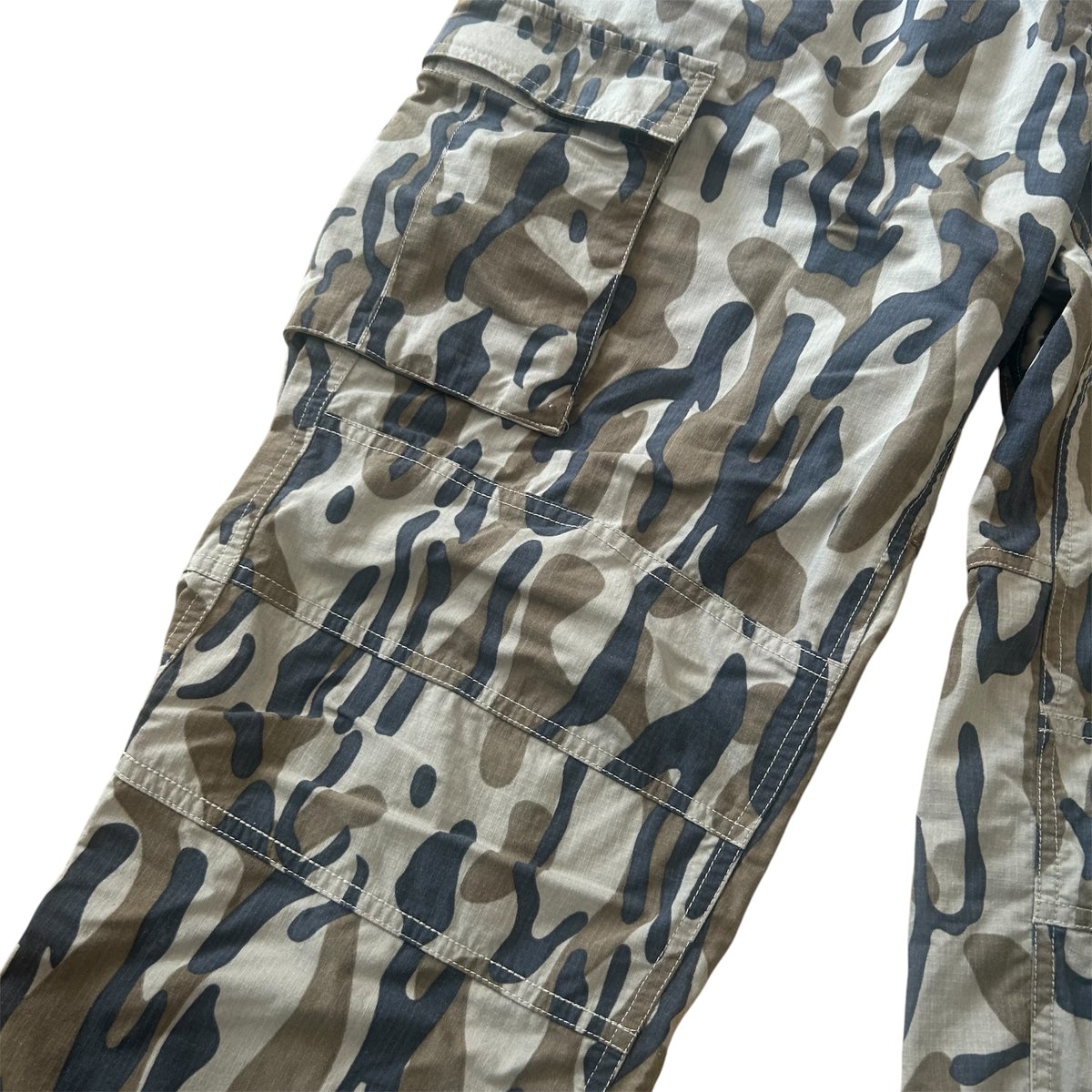 Columbia TITANIUM カモフラージュ 迷彩 ナイロンカーゴパンツ L Columbia TITANIUM カモフラージュ 迷彩 ナイロンカーゴパンツ L