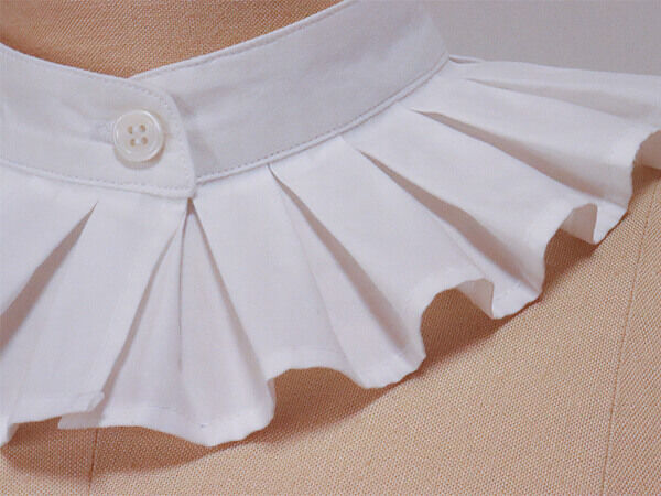 ふわっと広がる！タックフリルの付け襟【白】 | ハンドメイド付け襟の  