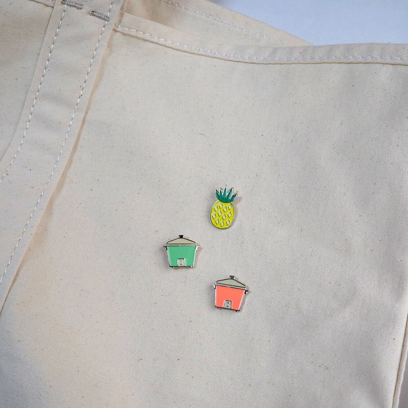 【台湾限定・レア】台湾ユニクロ10周年記念ピンバッジ 10個セット 電鍋柄など ユニクロ10周年 台湾 非売品ピンバッジ/大同・鼎泰豊・春水堂