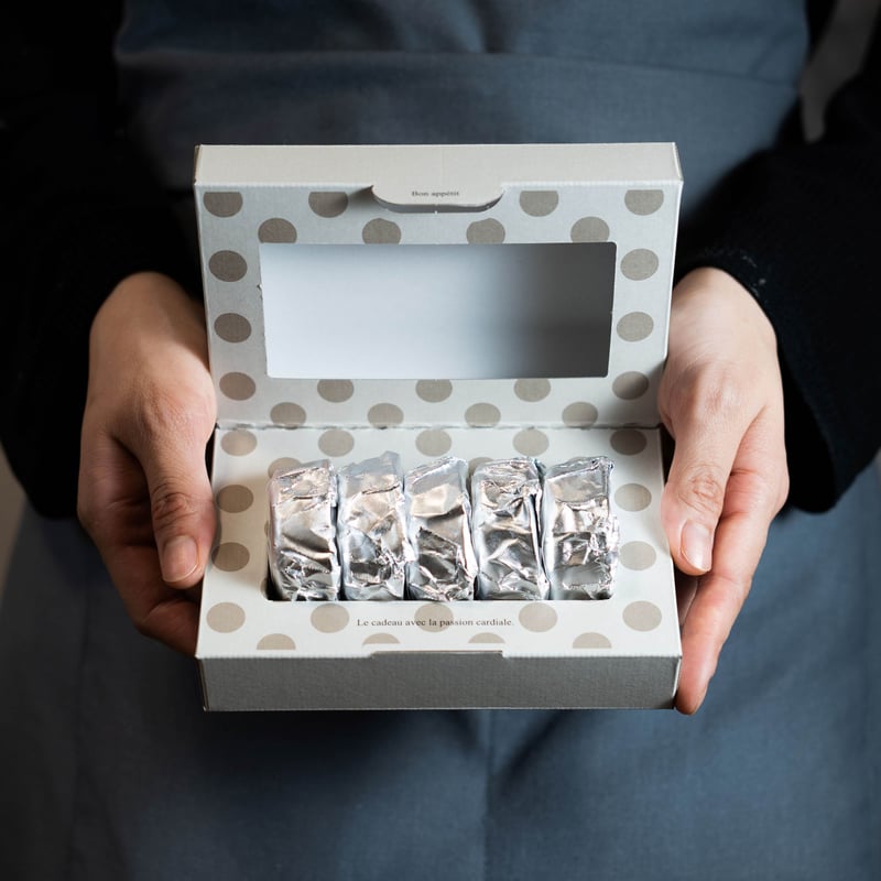 マカダミアとキャラメルのショコラサンド（5個入） | maison du miel