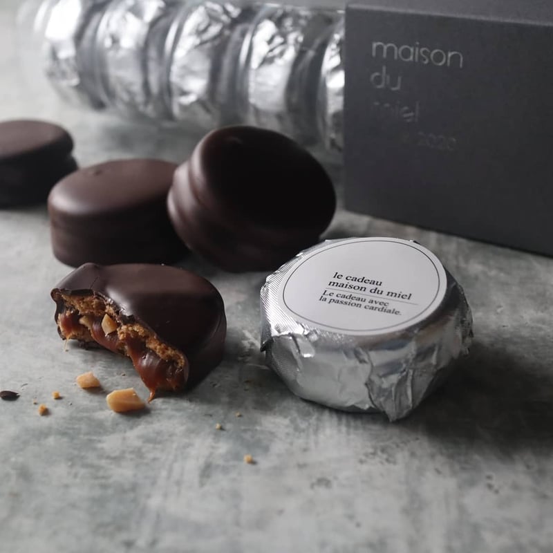 マカダミアとキャラメルのショコラサンド（5個入） | maison du miel