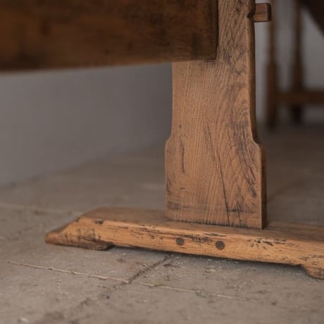 2632　pub table