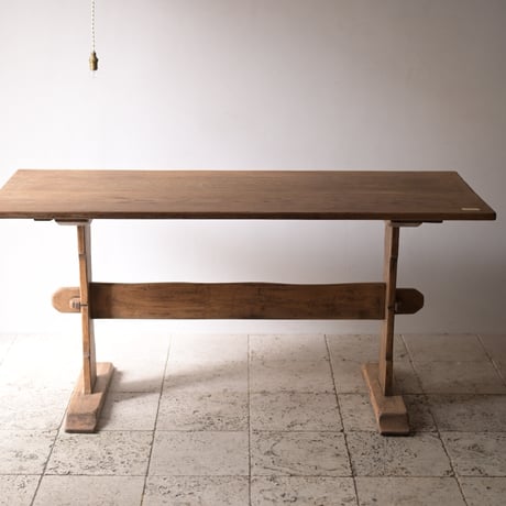 2632　pub table