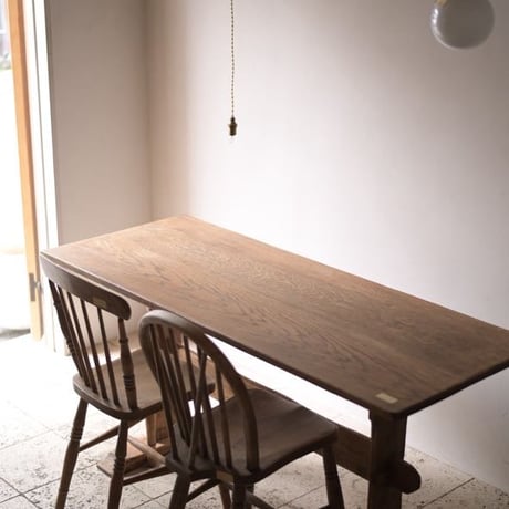 2632　pub table