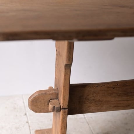 2632　pub table