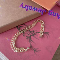 W chain magnet