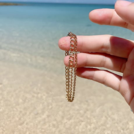 W chain magnet