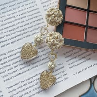 ANG l Ivory Flower Heart