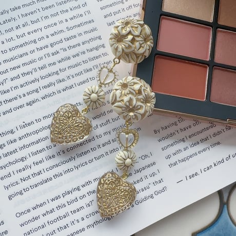 ANG l Ivory Flower Heart
