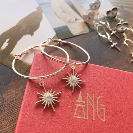 ANG l Point color sun charm
