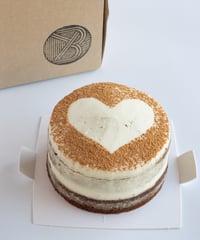 【7月10日or11日店頭受け取り品】キャロットケーキ4号2段【シナモンはハート型】