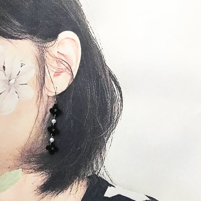 小さなお花屋さんピアス/イヤリング 黒×黒 | HandmadeShop mousse